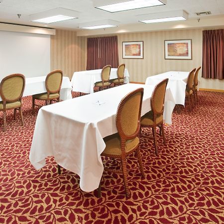 Holiday Inn Express Hotel Germantown - Northwest Milwaukee, An Ihg Hotel Съоръжения снимка