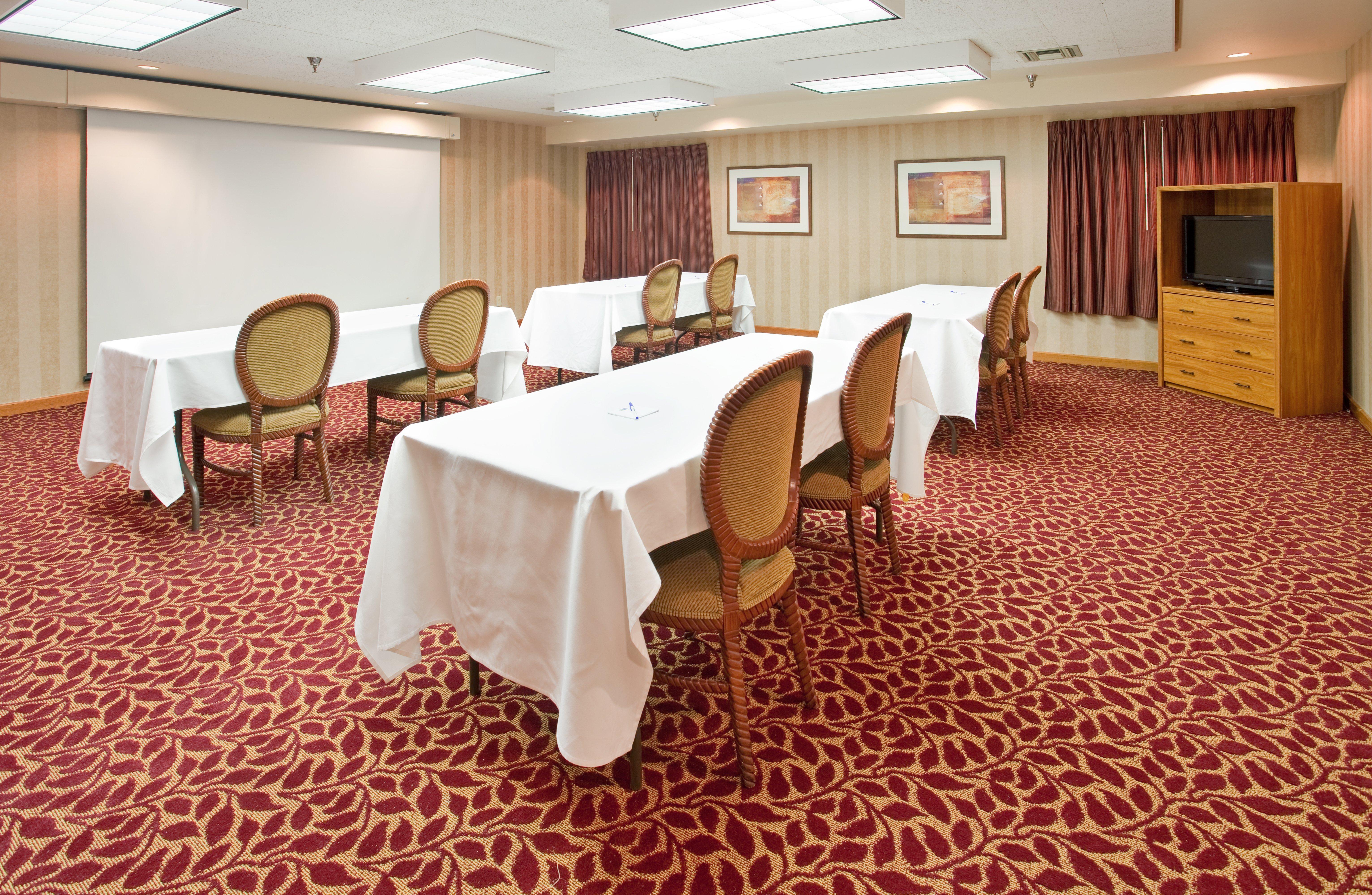 Holiday Inn Express Hotel Germantown - Northwest Milwaukee, An Ihg Hotel Съоръжения снимка